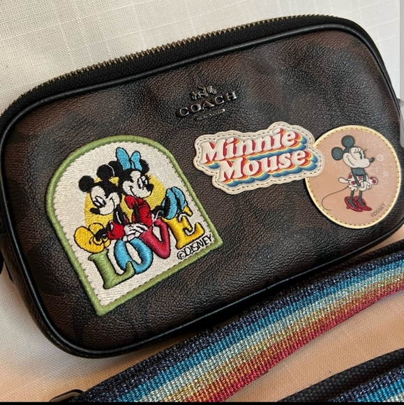 ๐๐COACH X DISNEY ๐๐ MONOGRAM MINNIE MOUSE CROSSBODY EDITION LIMITED - Picture 1 of 6